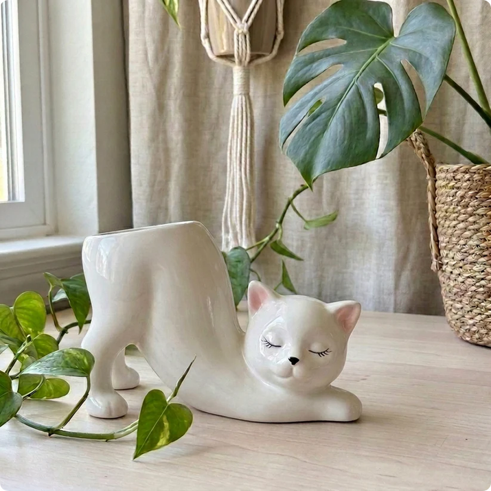 Handmade Cat Stretching Pot 🪴